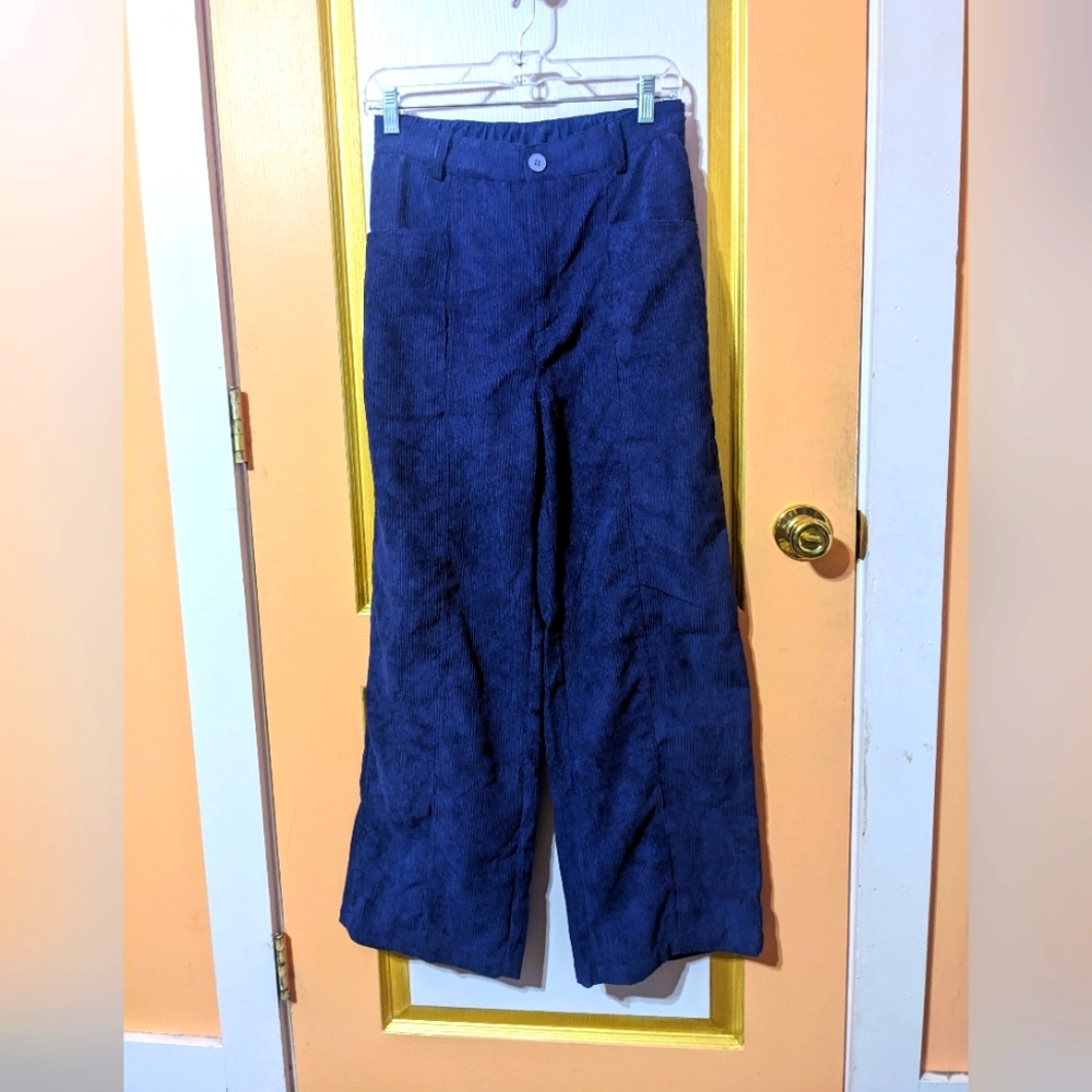 Super high waist, wide leg, retro purple corduroy size M